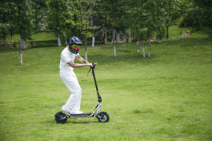 Patinete Eléctrico A1, Stock UE, Batería 48V 13Ah, 45KM, Neumáticos de Vacío de 10 Pulgadas, Amortiguadores de Goma, Pantalla LED, Plegable, Aluminio - Product Image 2