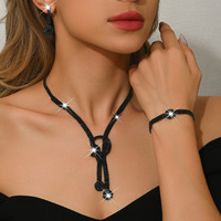 Parure de bijoux pour femme en alliage, super scintillante, avec pampilles et zircone cubique, comprenant collier, boucles d'oreilles et bracelet, élégante, pour mariée, mariage, fête ou cadeau de fête