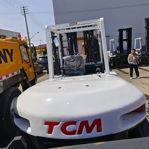 Carretilla elevadora <span class=keywords><strong>TCM</strong></span> FD100 de <span class=keywords><strong>10</strong></span> toneladas, producción de 2020, motor diésel ISUZU, construcción resistente, operación confiable, AWD, neumático sólido usado - Product Image 6