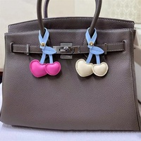 Porte-clés cerise en cuir PU coloré 2025 – Tendance mode pour hommes et femmes, breloque de sac, pendentif, bijou, cadeau