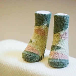Jianbo 1 Chaussettes d'hiver en tricot épais pour animaux de compagnie Impression solide Famille de chiens Résistant à l'usure Antidérapant pour une meilleure <span class=keywords><strong>protection</strong></span> des pattes - Product Image 1