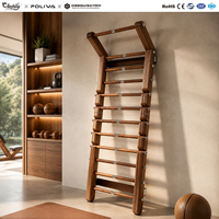 Équipement de gym en bois design pour studio de fitness de prestige et centre d'entraînement personnel haut de gamme avec finitions en bois personnalisées de luxe