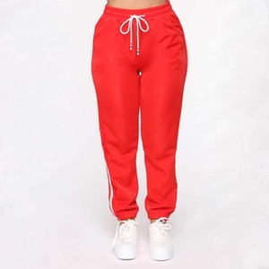 Tennis féminin glamour <span class=keywords><strong>Ensemble</strong></span> À Capuche et Cordon Jogger avec Deux Rayures - Product Image 4