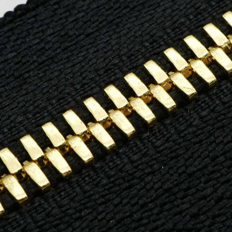 Tissu noir + dents dorées