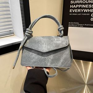 Nuevo Bolso Cuadrado Pequeño Minimalista Retro de Moda Otoñal para Mujer, Bolso de Mano Casual, Color Sólido, PU, Poliéster, 1-3L - Product Image 2