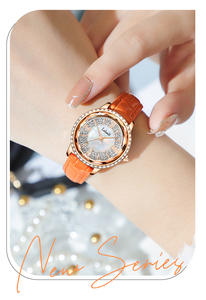 Reloj de Cuarzo con Diamantes Completos y Concha de Abulón para Mujer - Product Image 5