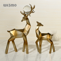 Statue de cerf en résine dorée vintage élégante, décor de table haut de gamme pour salle de conférence d'hôtel, sculptures peintes à la main pour la décoration intérieure