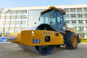 Rouleau compresseur vibrant à tambour unique XS123 de 12 tonnes pour la construction routière - Product Image 5