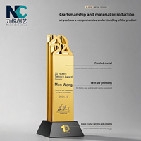 Trophée métallique personnalisé avec base en aluminium aéronautique et cristal K9 pour les tournois et récompenses de golf et de football, Or Argent Bronze OEM