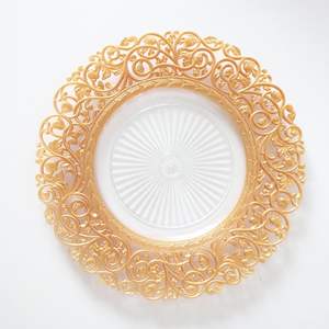 Assiettes de chargeur en plastique réutilisables de haute qualité pour les assiettes de chargeur transparentes rondes d'événement de mariage avec fleur évidée - Product Image 3