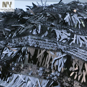 Tessuto Nanyee a forma di freccia a spillo in tessuto di paillettes con spada nera oversize da 4cm - Product Image 6