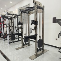 Équipement d'exercice de gymnastique Cage à squat et machine à croiser les câbles pour station multifonctionnelle Multigym
