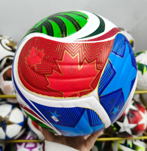 Ballons de football cousus à la machine en PVC/PU, taille 5, avec logo personnalisé, populaires dans le monde entier, durables, pour la Coupe du Monde 2026 - Product Image 1