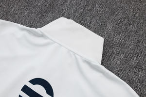 ชุดฝึกซ้อมแขนยาวมีซิปแบบย้อนยุคชุดแข่งฟุตบอล25/26มิลานสโมสรยุโรป - Product Image 4