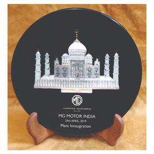 Placa en miniatura de Taj Mahal con incrustaciones de mármol negro - Product Image 1