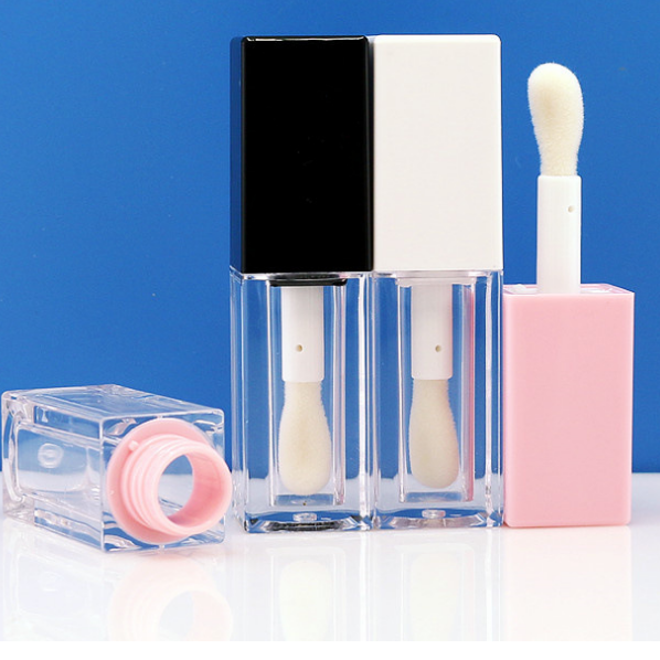 ขวดใสมีฝาสีชมพู