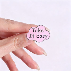 Al por mayor, en stock, personalizado, pin de solapa de esmalte suave con citas inspiradoras, insignia de broche con letras motivacionales lindas sobre salud mental para bolso - Product Image 3
