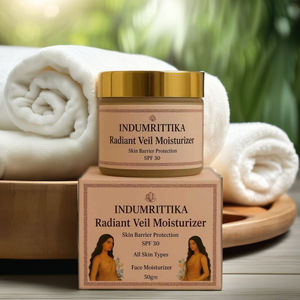 Indumrittika Crème hydratante Radiant Veil à usage quotidien avec SPF 30 pour la protection solaire, l'hydratation intense et une peau saine et éclatante - Product Image 2