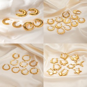 <span class=keywords><strong>Pendientes</strong></span> de Acero de Titanio de Alta Calidad para Mujer, Chapados en <span class=keywords><strong>Oro</strong></span>, Múltiples Estilos, Joyería Hipoalergénica, <span class=keywords><strong>Pendientes</strong></span> de <span class=keywords><strong>Aro</strong></span> con Forma de Flor y Corazón - Product Image 3