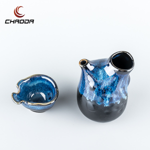 เซ็ตเซรามิกพร้อมแก้วไวน์สีน้ำเงินทรงปลาถ้วยไวน์ญี่ปุ่นขวดสาเกพอร์ซเลนขนาดเล็กโลโก้ออกแบบได้ตามต้องการ - Product Image 1