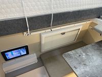 Camper für Pickup mit Aufstelldach, Starrer Hilux-Camper für 4 Personen, Weißer Hilux mit Camper-Aufbau