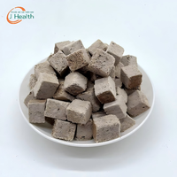 Potongan Cacing Merah Beku-Kering Non-GMO Tipe Mengapung Ramah Lingkungan Pakan Ikan Hias Tinggi Protein Vitamin Mineral 100%