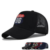 Gorra Trucker Vintage con Parche Bordado, Parte Delantera de Algodón, Parte Trasera de Malla Transpirable, Cierre Ajustable y Logotipo Personalizado