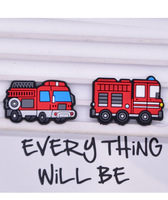 Nouveau Pendentif de Sac à Dos et Patch de Réfrigérateur DIY en PVC Souple à Coller, Motif Camion de Pompiers Dessin Animé