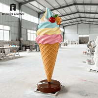 Sculpture géante personnalisée en fibre de verre simulée en forme de crème glacée pour la décoration de magasin de crème glacée