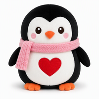 Peluche pingouin kawaii avec cœur rouge et écharpe rose pour cadeau de la Saint-Valentin et décoration romantique