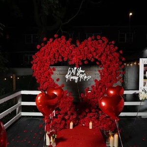 Arreglo de Arco de Flores Artificiales de Rosa Roja en Forma de Corazón, Ecológico, para Decoración de Interiores/Exteriores, Ideal para Propuestas de Matrimonio - Product Image 2