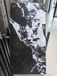 <span class=keywords><strong>Acheter</strong></span> des carreaux de grande dalle en porcelaine Carreaux de mur de sol émaillés en porcelaine pour le salon Carreau de céramique en marbre fini brillant émaillé - Product Image 2