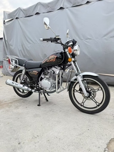 Motocicleta Suzuki1 Usada de Estilo Retro - Escape Cromado y Manillar Grande, Cómoda, de Gasolina, Estilo Harley, Vintage - Product Image 5