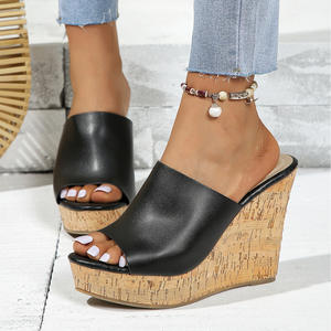 รองเท้าแตะสไตล์อเมริกันสำหรับฤดูร้อน พื้นหนานุ่ม รองรับแรงกระแทก เหมาะสำหรับกิจกรรมกลางแจ้ง ทำจากหนังแท้สำหรับผู้หญิง - Product Image 2