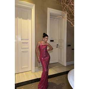 Vestido de Noche Largo con Lentejuelas Fucsia, Tirantes y Escote Redondo para Bodas Formales y Fiestas Nocturnas - Product Image 5