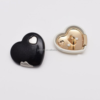 Boutons de luxe à la mode en gros-Boutons en métal combinés en forme de cœur de style simple pour manteaux pull, cardigans, boutons décoratifs