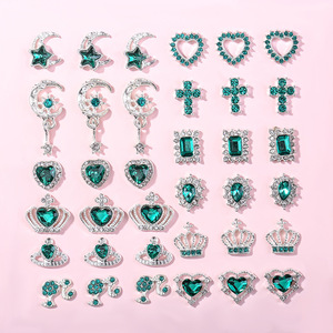 Charmes en forme de cœur 3D de couleur verte pour la <span class=keywords><strong>Saint</strong></span>-<span class=keywords><strong>Valentin</strong></span>, charmes pour l'art des ongles, strass pour les ongles, pour la manucure, décoratifs pour les filles - Product Image 4