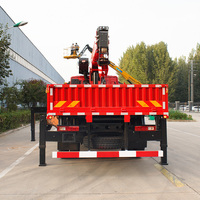 Grue hydraulique montée sur camion 8000 kg, directement de l'usine, capacité de levage 8 T, cabine Jiebao H6, pneus 10.00R20 PR18, pompe moteur