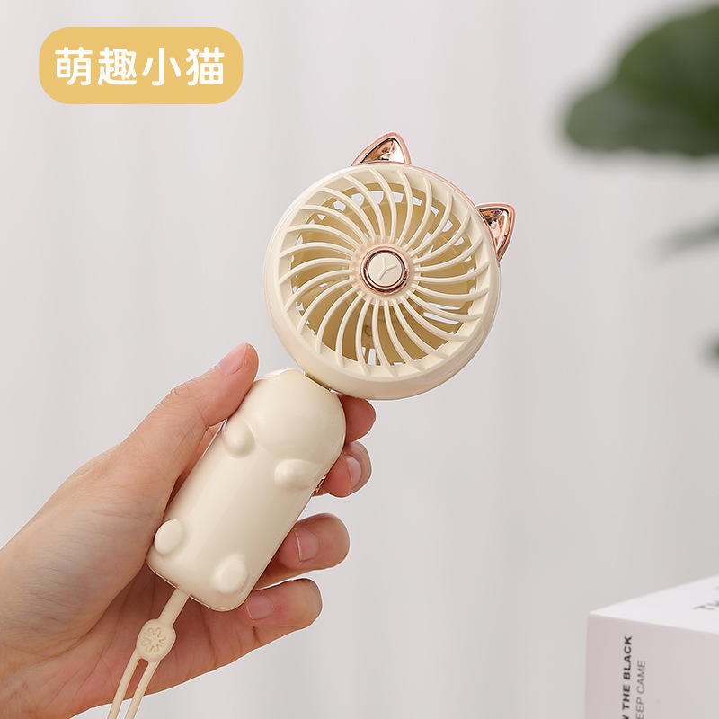 Chat de compagnie blanc