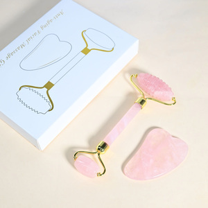 Rullo viso al quarzo rosa e massaggio gua sha set regalo in pietra di cristallo guasha logo personalizzato per la bellezza del viso - Product Image 3