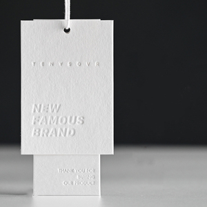 Étiquettes suspendues en papier gaufré écologiques pour chaussures et sacs, étiquettes personnalisées pour vêtements avec logo - Product Image 1