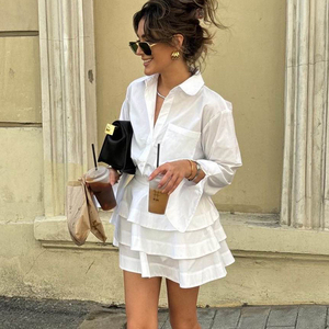 Elegante diseño elegante <span class=keywords><strong>camisa</strong></span> abotonada <span class=keywords><strong>blanca</strong></span> de moda Top <span class=keywords><strong>y</strong></span> <span class=keywords><strong>falda</strong></span> en capas Co-Ord 2025 conjunto de minifalda de verano de 2 piezas para mujer - Product Image 1
