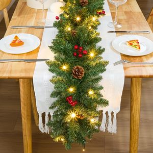 <span class=keywords><strong>Guirlande</strong></span> <span class=keywords><strong>de</strong></span> Noël LED pré-éclairée <span class=keywords><strong>de</strong></span> 2,7 m (9 pieds) blanc chaud avec 27 cônes <span class=keywords><strong>de</strong></span> pin et 27 baies rouges (alimentée par piles) pour usage intérieur/extérieur - Product Image 6