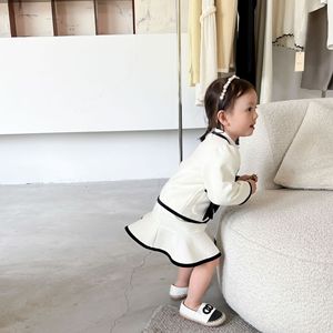 Conjunto de Moda Otoñal para Niñas, Cárdigan + Falda, Combinación en Blanco y Negro, Estilo Clásico - Product Image 6