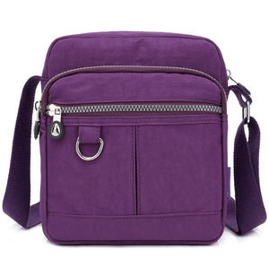 Sac à bandoulière léger en nylon pour femme, imperméable, petit format, style hobo décontracté, grande capacité, vente en gros, pour voyage - Product Image 3