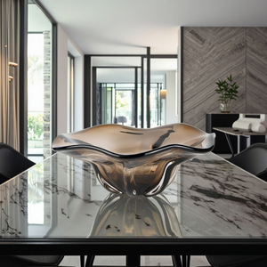 Bol en verre fumé, bord ondulé et base sculptée. Idéal pour <span class=keywords><strong>la</strong></span> décoration intérieure, l'affichage d'art, l'ajout d'élégance moderne. - Product Image 4