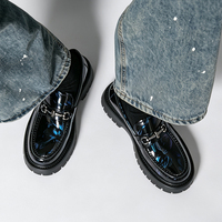 Nouveauté : Mocassins pour hommes au design tendance et confortable, style britannique à semelle épaisse, en cuir, pour le bureau et les occasions formelles