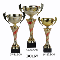 Trophées en métal conçus sur mesure pour les champions sportifs Prix spécial pour les gagnants de football Grands trophées