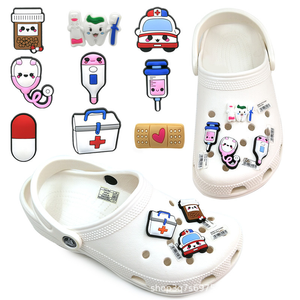Charme de chaussure personnalisé 2023 nouvelle tendance porte-sabot médecin ambulance médicale <span class=keywords><strong>infirmière</strong></span> uniforme pour dessin animé chaussure sabots décorations de chaussures - Product Image 3