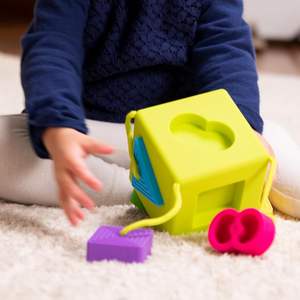 Giocattoli Montessori Cube in Silicone per <span class=keywords><strong>regali</strong></span> da <span class=keywords><strong>bambina</strong></span> di <span class=keywords><strong>1</strong></span> <span class=keywords><strong>anno</strong></span>, Sorter di forme da viaggio con forme collegate per l'apprendimento precoce - Product Image 2